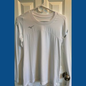 NWOT Mizuno Dryfit Long-Sleeved T-Shirt. Size M.